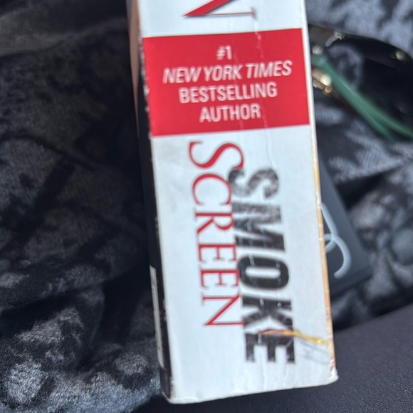 Smoke Screen, A Novel by Sandra Brown - Picture 3 of 6